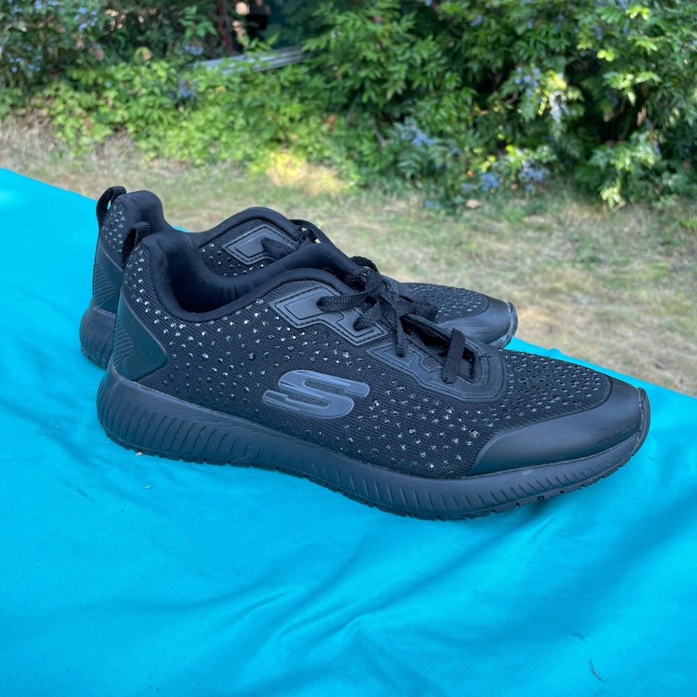 Skechers size 10
